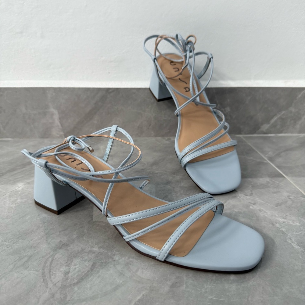 NWOT Women’s Unisa Venina Lace Up Tie Strappy Block Heel Sandals Size 10 - Picture 2 of 14